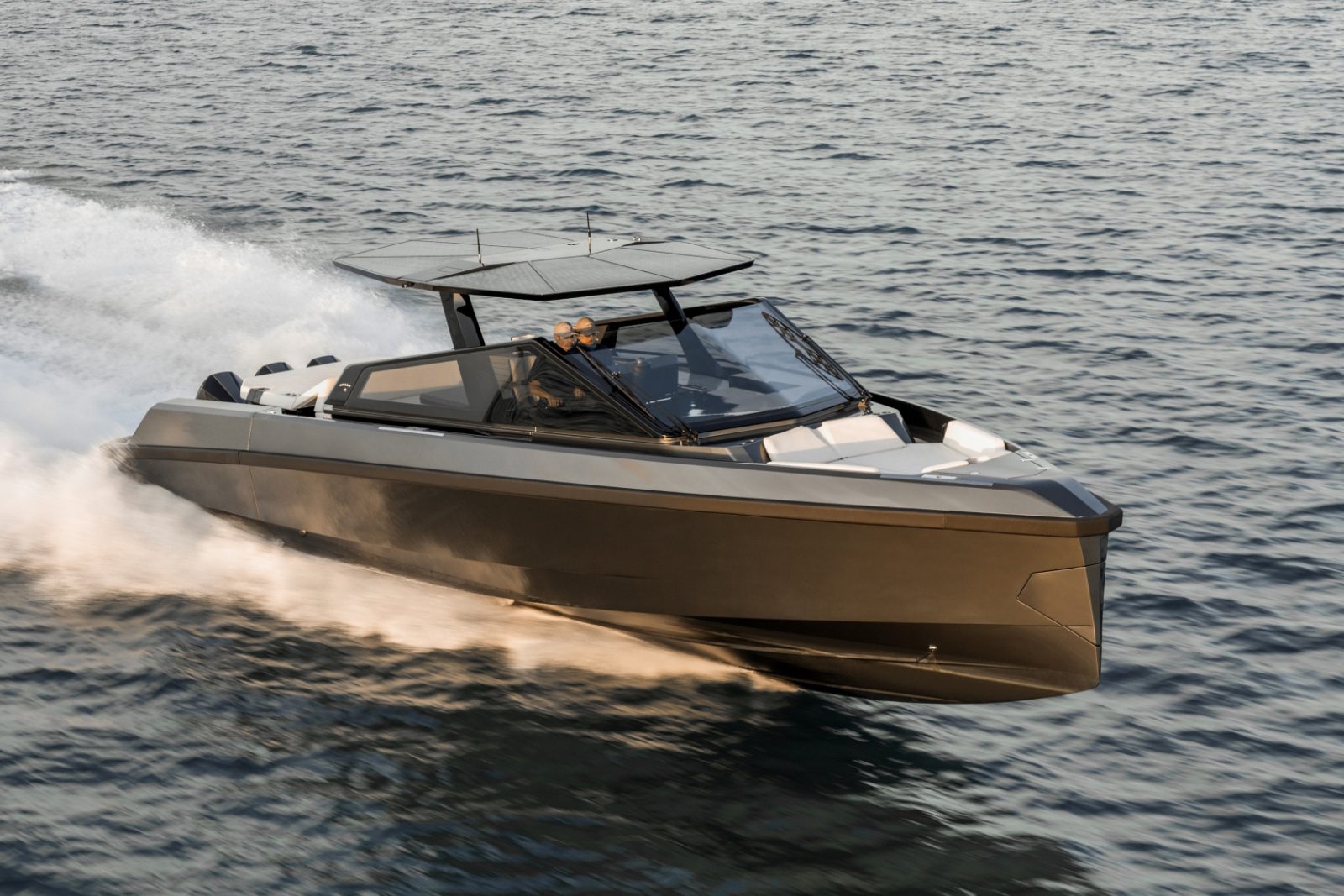 Wally Yachts wallytender43x going though the water