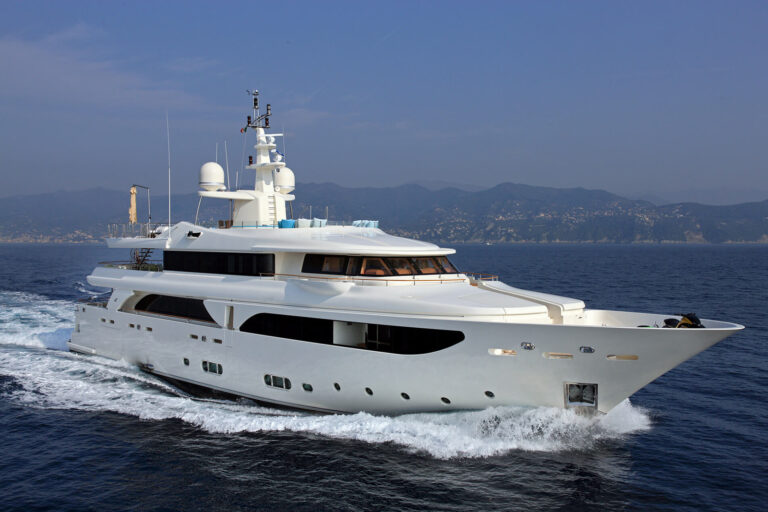 CRN 42M M/Y RUBECCAN