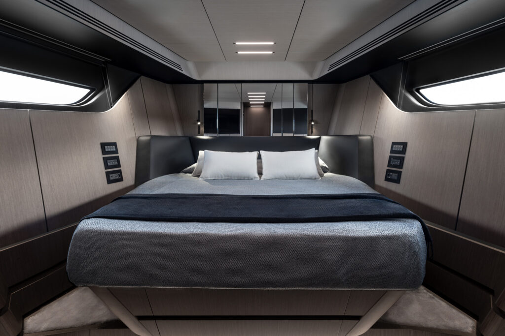 Forward guest cabin with twin berth configuration