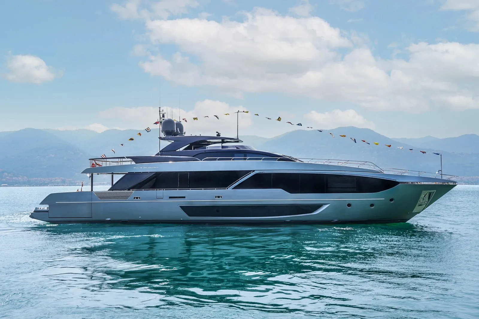 New Riva 112’ Dolcevita Super: super in terms of space, on-board livability and contact with the water.