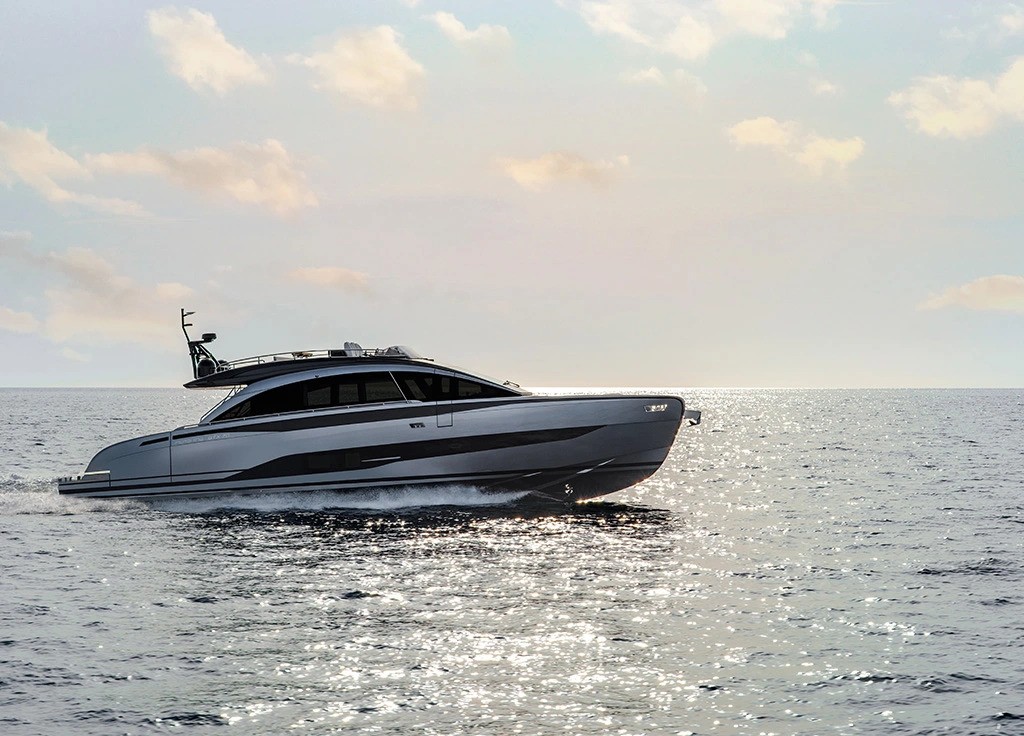 New Pershing GTX70: compact and dynamic, with the sportiness and livability of the GTX range.