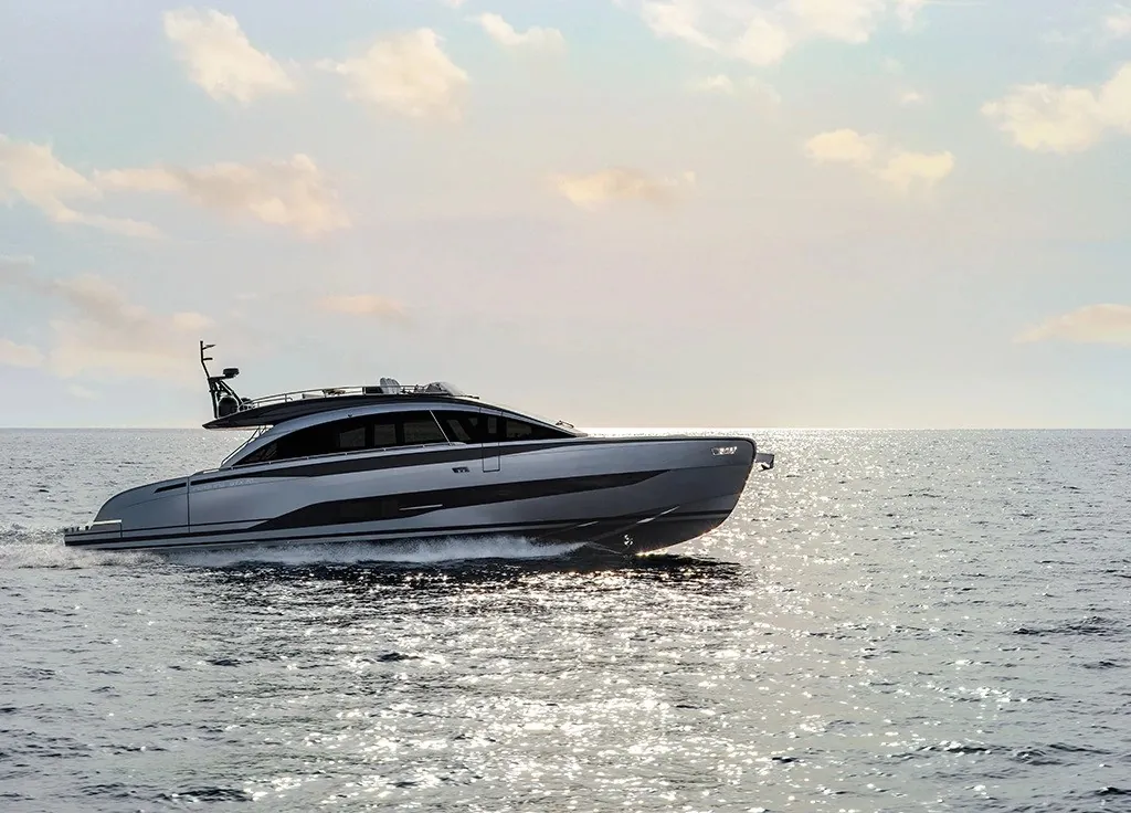 New Pershing GTX70: compact and dynamic, with the sportiness and livability of the GTX range.