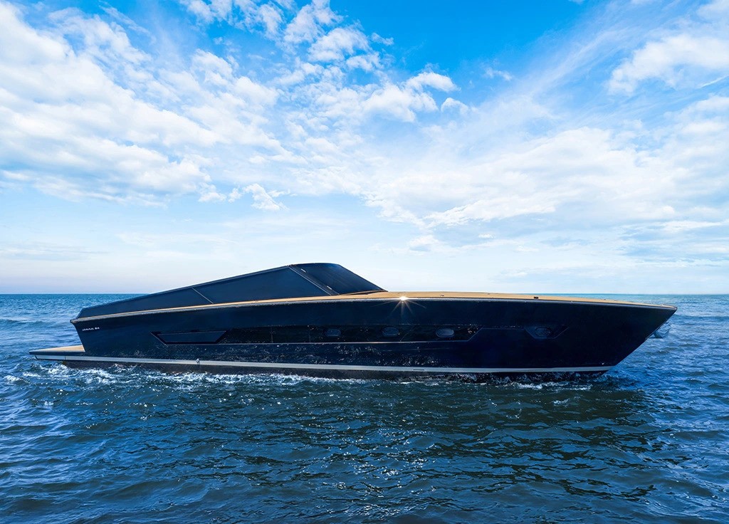 With Itama 54, a new idea of freedom takes to the water.