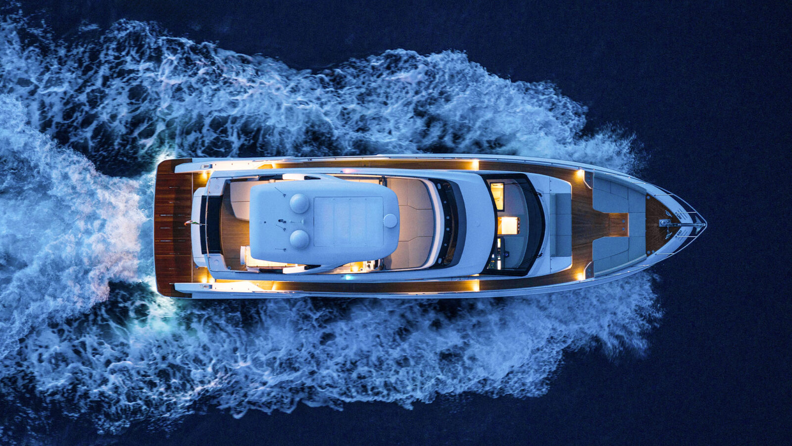 Ferretti Yachts 670