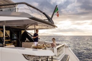 Ferretti Yachts 800