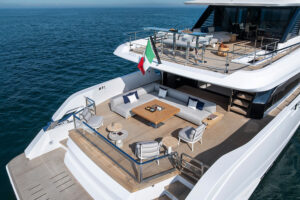 Ferretti Yachts INFYNITO 90