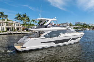 Ferretti Yachts 670