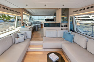 Ferretti Yachts 670