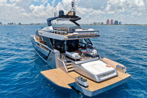 Ferretti Yachts 720