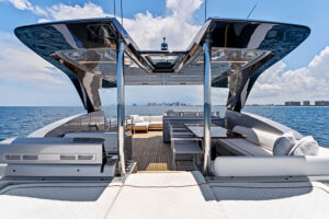 Ferretti Yachts 720